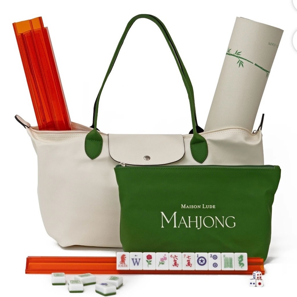 NIB Mahjong Limited Edition Game Set Game Mat, Carry Bag, Tiles & Bag, 4 Racks